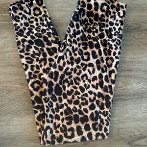 NWOT cheetah leggings size M buttery soft 
Brand new